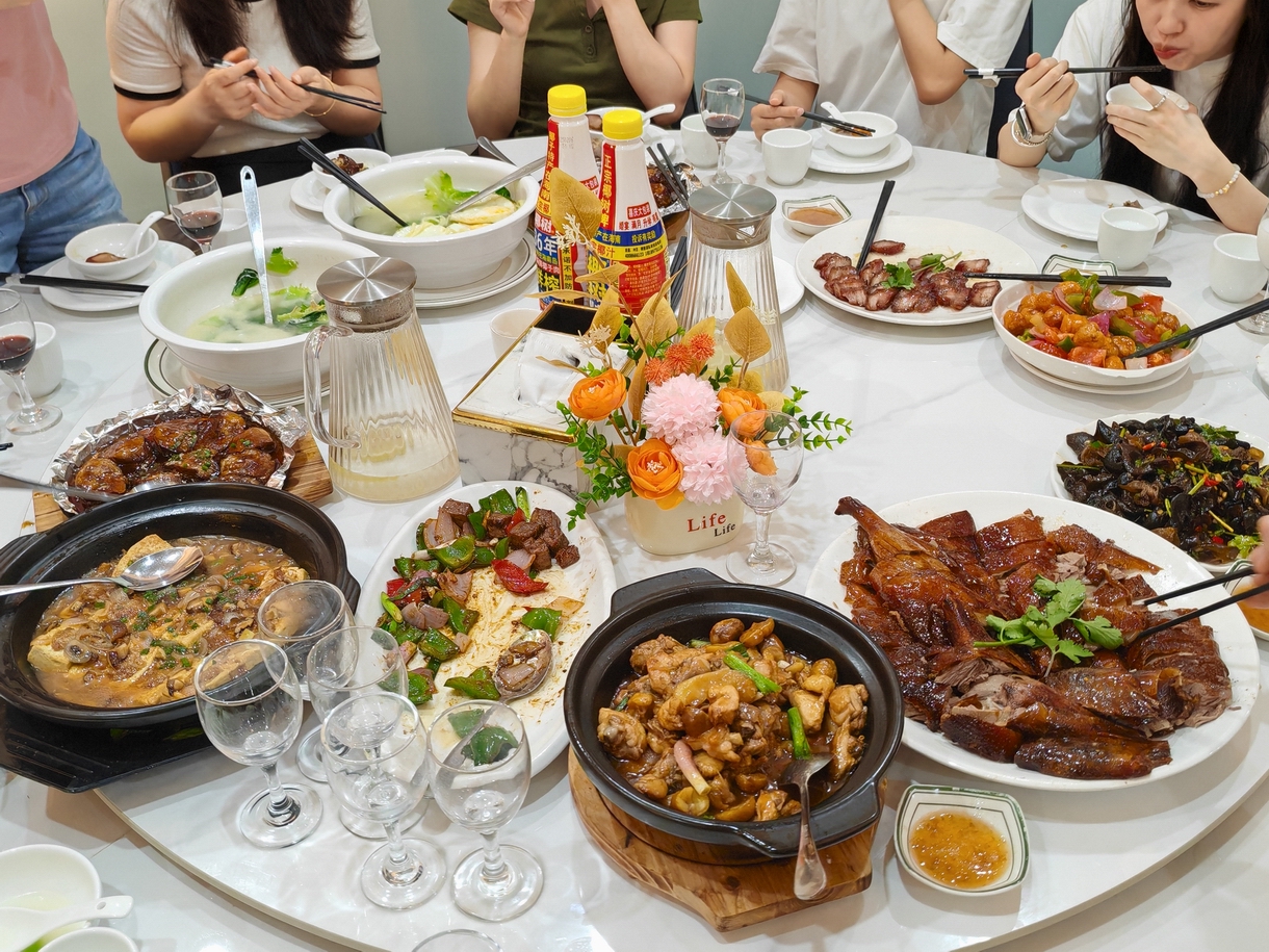 「情暖生辰,集体共庆」j9.com建设生日会暖心回顾